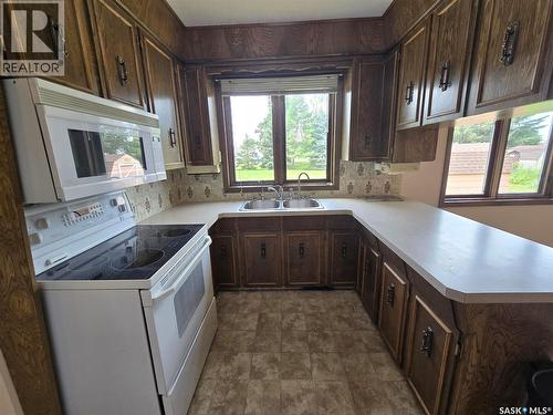 171 Lowestoft Street, Grayson, SK - Indoor Photo Showing Kitchen With Double Sink