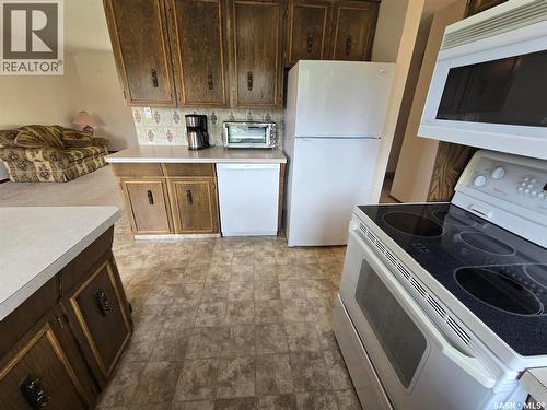 171 Lowestoft Street, Grayson, SK - Indoor Photo Showing Kitchen