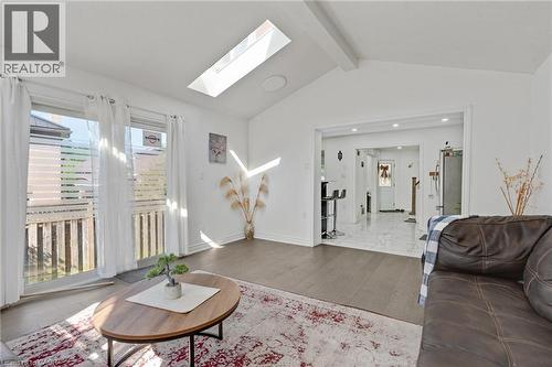 100 Anglerock Drive, Cambridge, ON - Indoor Photo Showing Living Room