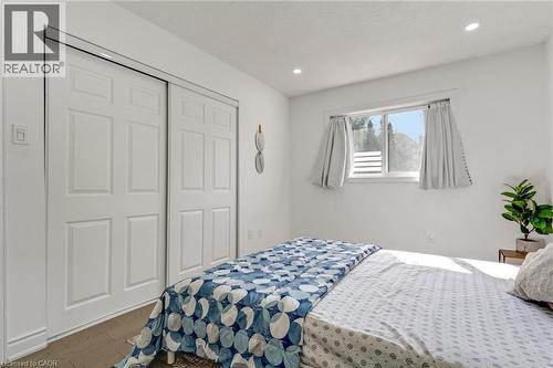 100 Anglerock Drive, Cambridge, ON - Indoor Photo Showing Bedroom