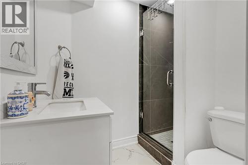 100 Anglerock Drive, Cambridge, ON - Indoor Photo Showing Bathroom