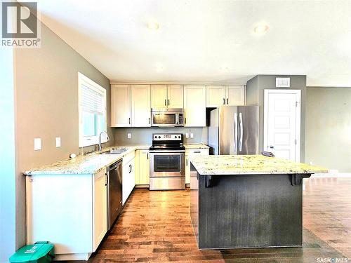 1415 Hunter Road, Saskatoon, SK - Indoor Photo Showing Kitchen