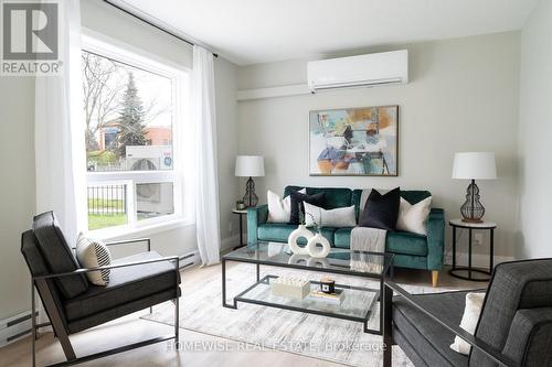 B17 - 240 Ormond Drive, Oshawa, ON - Indoor Photo Showing Living Room
