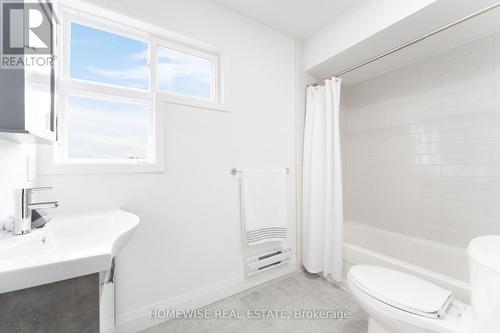 B17 - 240 Ormond Drive, Oshawa, ON - Indoor Photo Showing Bathroom