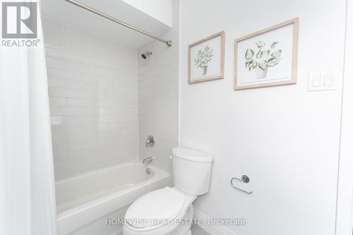 B17 - 240 Ormond Drive, Oshawa, ON - Indoor Photo Showing Bathroom