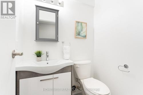 B17 - 240 Ormond Drive, Oshawa, ON - Indoor Photo Showing Bathroom