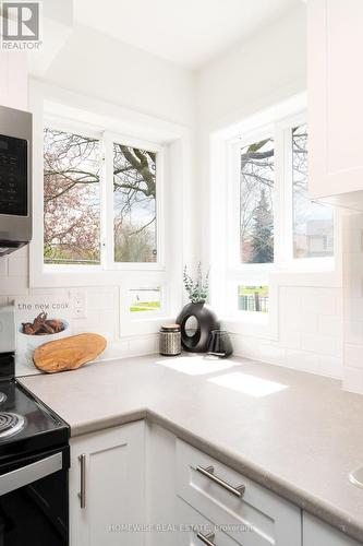 B17 - 240 Ormond Drive, Oshawa, ON - Indoor Photo Showing Kitchen