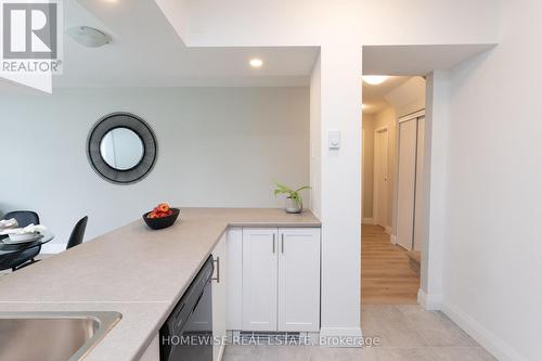B17 - 240 Ormond Drive, Oshawa, ON - Indoor Photo Showing Kitchen