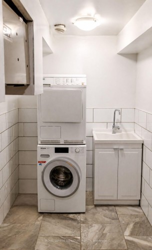 23 Crown Court, Tiny, ON - Indoor Photo Showing Laundry Room