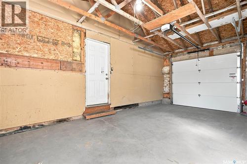 1408 B Avenue N, Saskatoon, SK - Indoor Photo Showing Garage