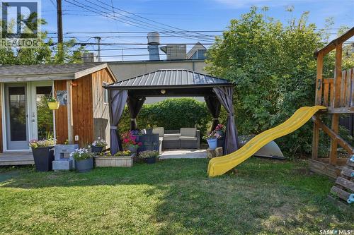 1408 B Avenue N, Saskatoon, SK - Outdoor