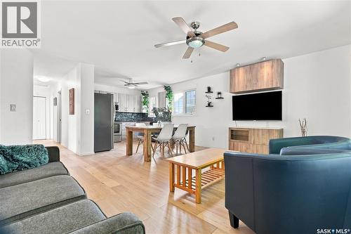 1408 B Avenue N, Saskatoon, SK - Indoor Photo Showing Living Room