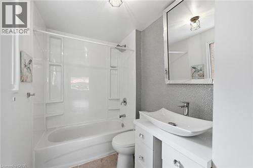 1062 Cannon Street E, Hamilton, ON - Indoor Photo Showing Bathroom