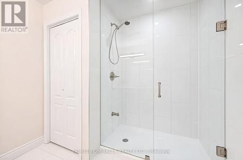 21 Topiary Lane, Brampton, ON - Indoor Photo Showing Bathroom