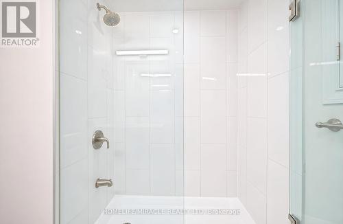 21 Topiary Lane, Brampton, ON - Indoor Photo Showing Bathroom