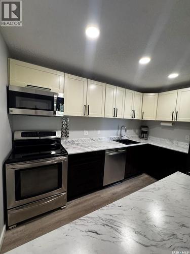 303 365 Kingsmere Boulevard, Saskatoon, SK - Indoor Photo Showing Kitchen