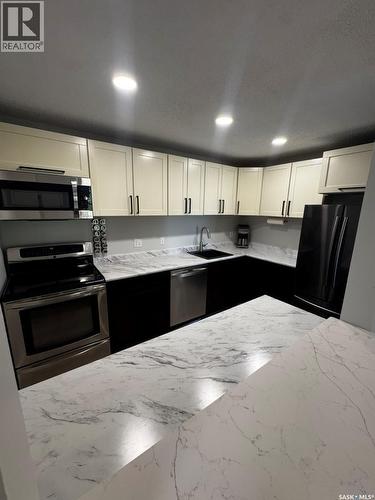 303 365 Kingsmere Boulevard, Saskatoon, SK - Indoor Photo Showing Kitchen