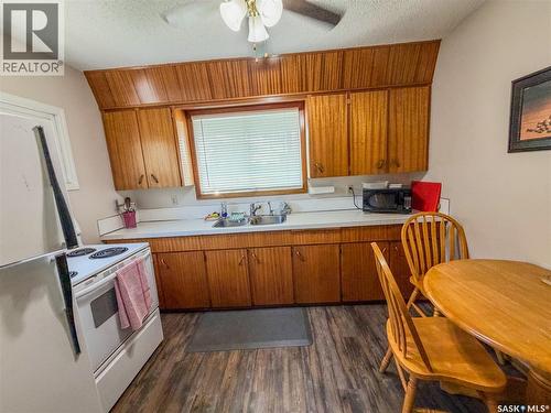 143 Gladstone Avenue N, Yorkton, SK - Indoor Photo Showing Kitchen With Double Sink