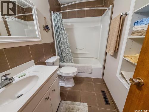 143 Gladstone Avenue N, Yorkton, SK - Indoor Photo Showing Bathroom