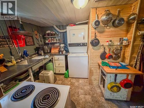 143 Gladstone Avenue N, Yorkton, SK - Indoor Photo Showing Laundry Room