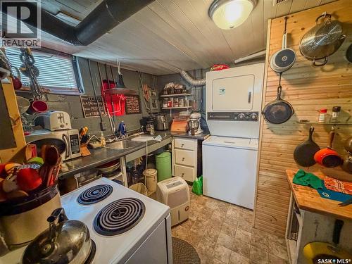 143 Gladstone Avenue N, Yorkton, SK - Indoor Photo Showing Laundry Room