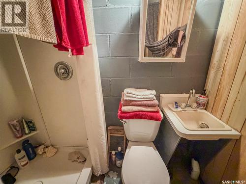 143 Gladstone Avenue N, Yorkton, SK - Indoor Photo Showing Bathroom