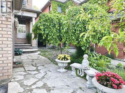 2326 Yorktown Circle, Mississauga, ON - Outdoor