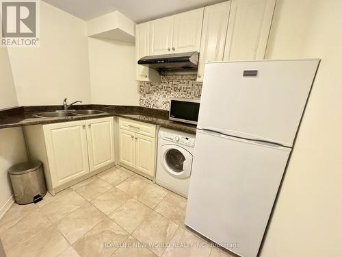 2326 Yorktown Circle, Mississauga, ON - Indoor Photo Showing Laundry Room