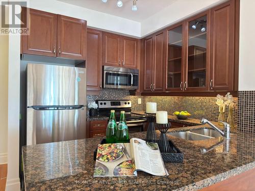 403 - 151 Upper Duke Crescent, Markham, ON - Indoor Photo Showing Kitchen With Stainless Steel Kitchen With Double Sink With Upgraded Kitchen