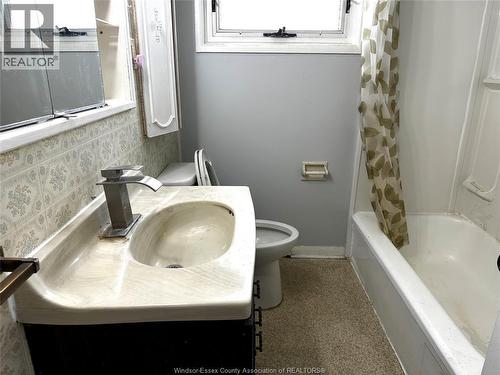 3615 Longfellow, Windsor, ON - Indoor Photo Showing Bathroom