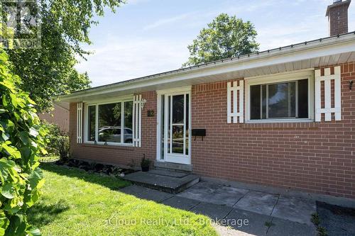 32 MOWBRAY PLACE  Halton Hills, ON L7J 2J8