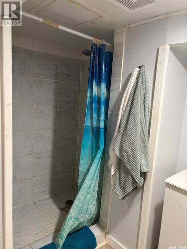 705 Prospect Avenue, Oxbow, SK - Indoor Photo Showing Bathroom