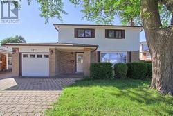 1715 OBERON CRESCENT  Mississauga, ON L4X 2K7