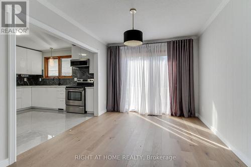 1715 Oberon Crescent, Mississauga, ON - Indoor Photo Showing Kitchen