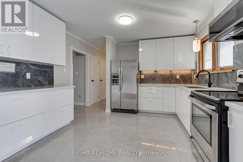 1715 Oberon Crescent, Mississauga, ON - Indoor Photo Showing Kitchen