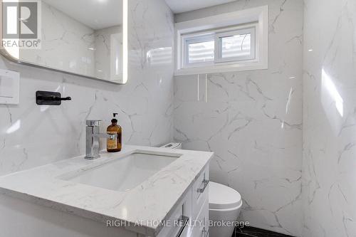1715 Oberon Crescent, Mississauga, ON - Indoor Photo Showing Bathroom