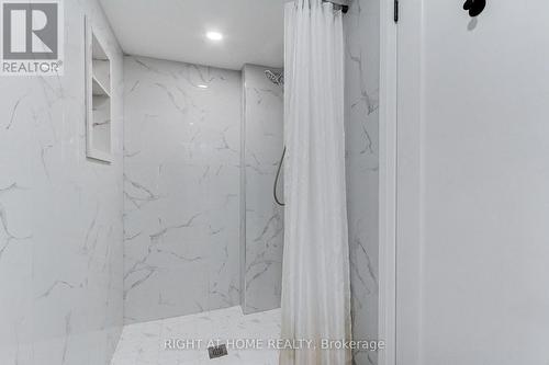 1715 Oberon Crescent, Mississauga, ON - Indoor Photo Showing Bathroom