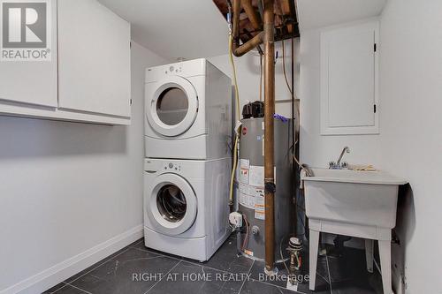 1715 Oberon Crescent, Mississauga, ON - Indoor Photo Showing Laundry Room