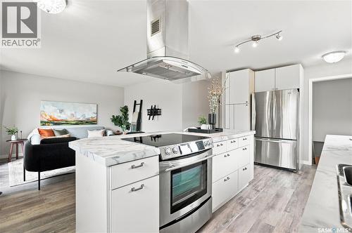 338 Brock Crescent, Saskatoon, SK - Indoor Photo Showing Kitchen