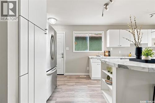 338 Brock Crescent, Saskatoon, SK - Indoor Photo Showing Kitchen