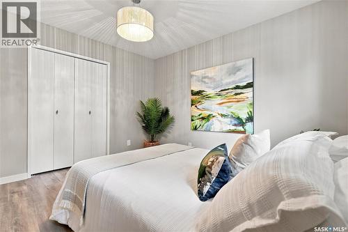 338 Brock Crescent, Saskatoon, SK - Indoor Photo Showing Bedroom
