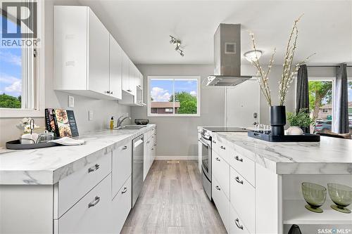 338 Brock Crescent, Saskatoon, SK - Indoor Photo Showing Kitchen