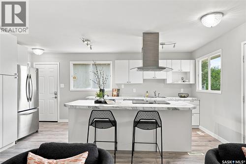 338 Brock Crescent, Saskatoon, SK - Indoor Photo Showing Kitchen With Upgraded Kitchen