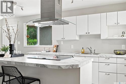 338 Brock Crescent, Saskatoon, SK - Indoor Photo Showing Kitchen With Double Sink