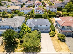 1847 El Sereno Dr Saanich, BC V8N 6K4
