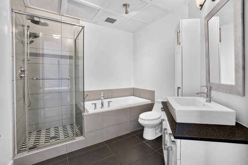 Salle de bains - 905-1225 Boul. Robert-Bourassa, Montréal (Ville-Marie), QC - Indoor Photo Showing Bathroom
