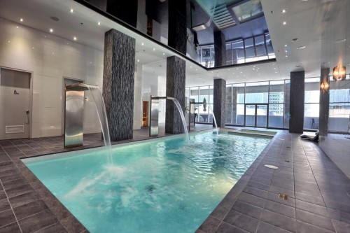 Piscine - 905-1225 Boul. Robert-Bourassa, Montréal (Ville-Marie), QC - Indoor Photo Showing Other Room With In Ground Pool