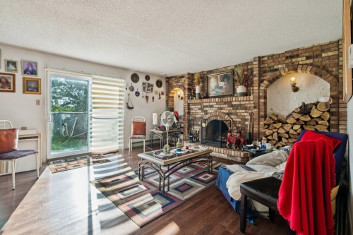 Salle familiale - 6560 Rue Villon, Brossard, QC - Indoor Photo Showing Living Room With Fireplace