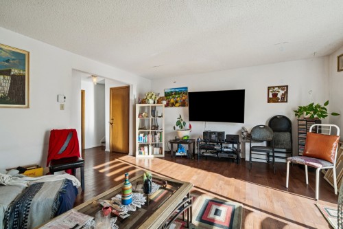 Salle familiale - 6560 Rue Villon, Brossard, QC - Indoor