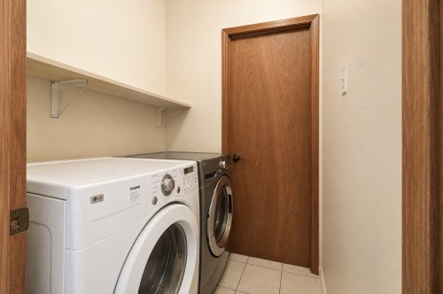 Salle de lavage - 6560 Rue Villon, Brossard, QC - Indoor Photo Showing Laundry Room